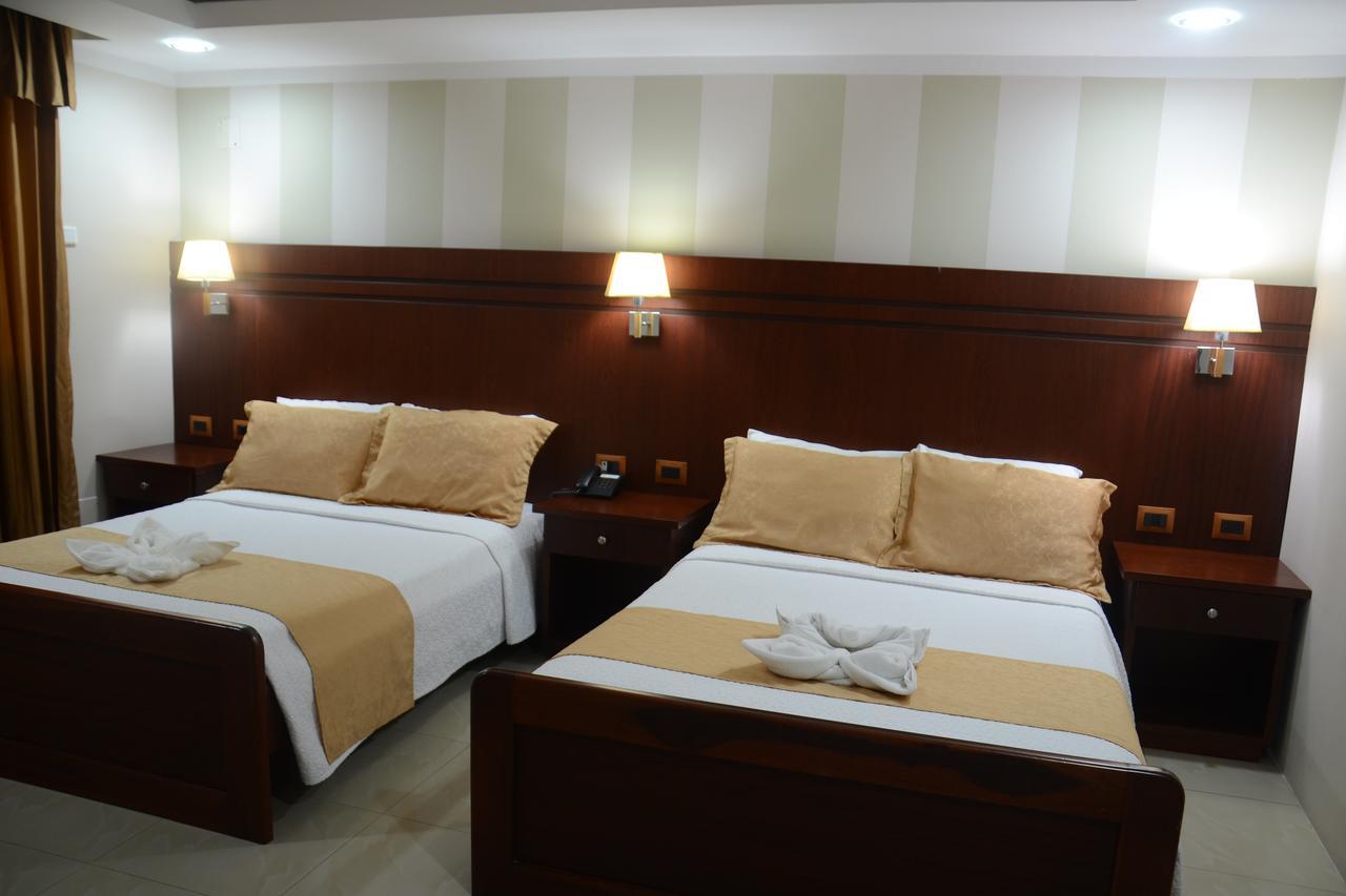 Hotel Adriand's Machala Buitenkant foto